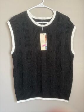 Cable Knit Sleeveless V-Neck Sweater Vest - size small NWT